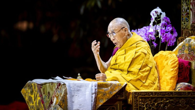 Китай се разгневи заради спечелената от Далай Лама награда "Грами"